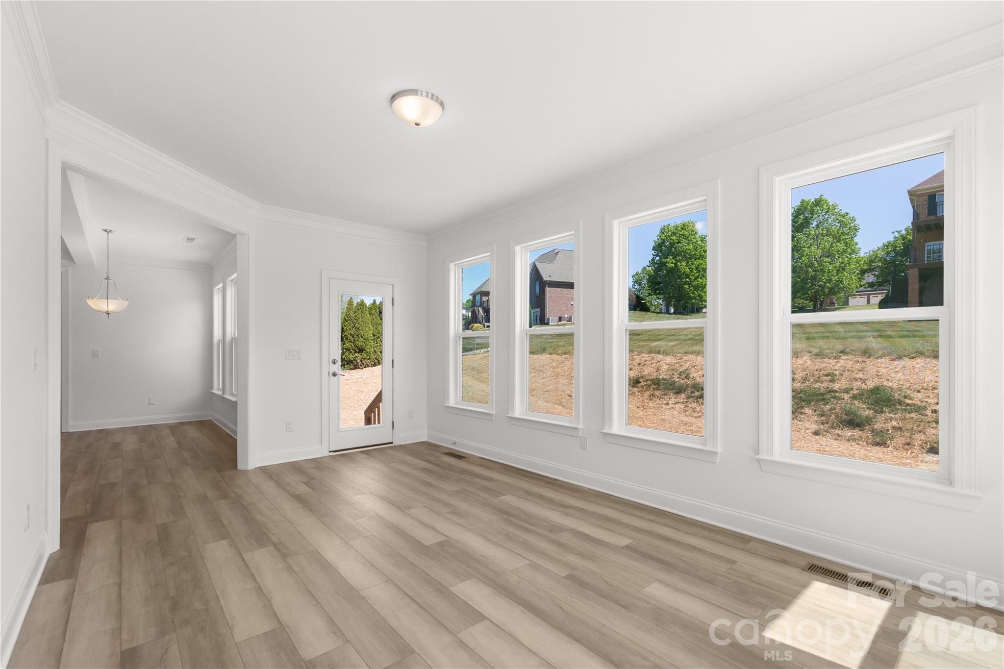 5944 Bakers Point — Hickory
