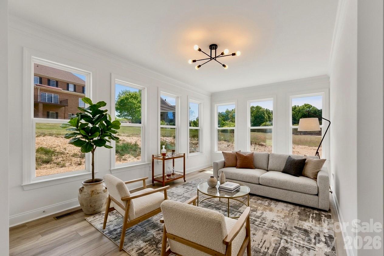 5944 Bakers Point — Hickory