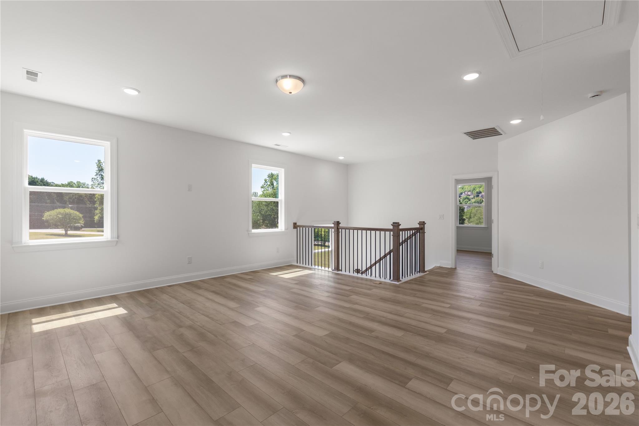 5944 Bakers Point — Hickory