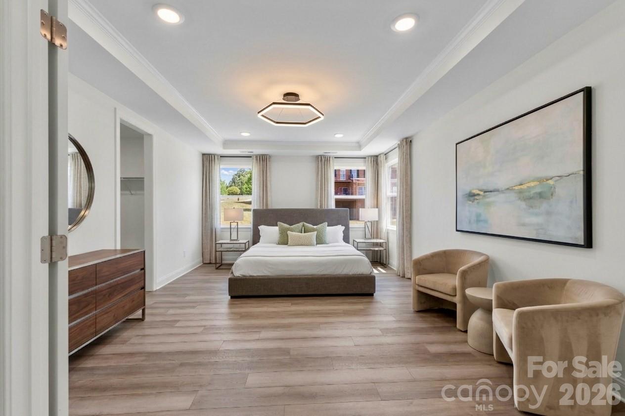 5944 Bakers Point — Hickory