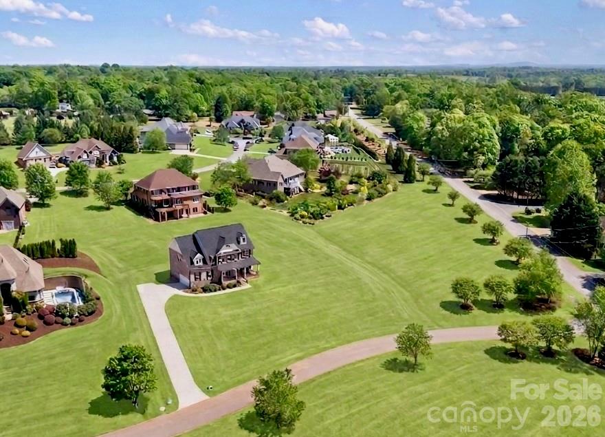 5944 Bakers Point — Hickory
