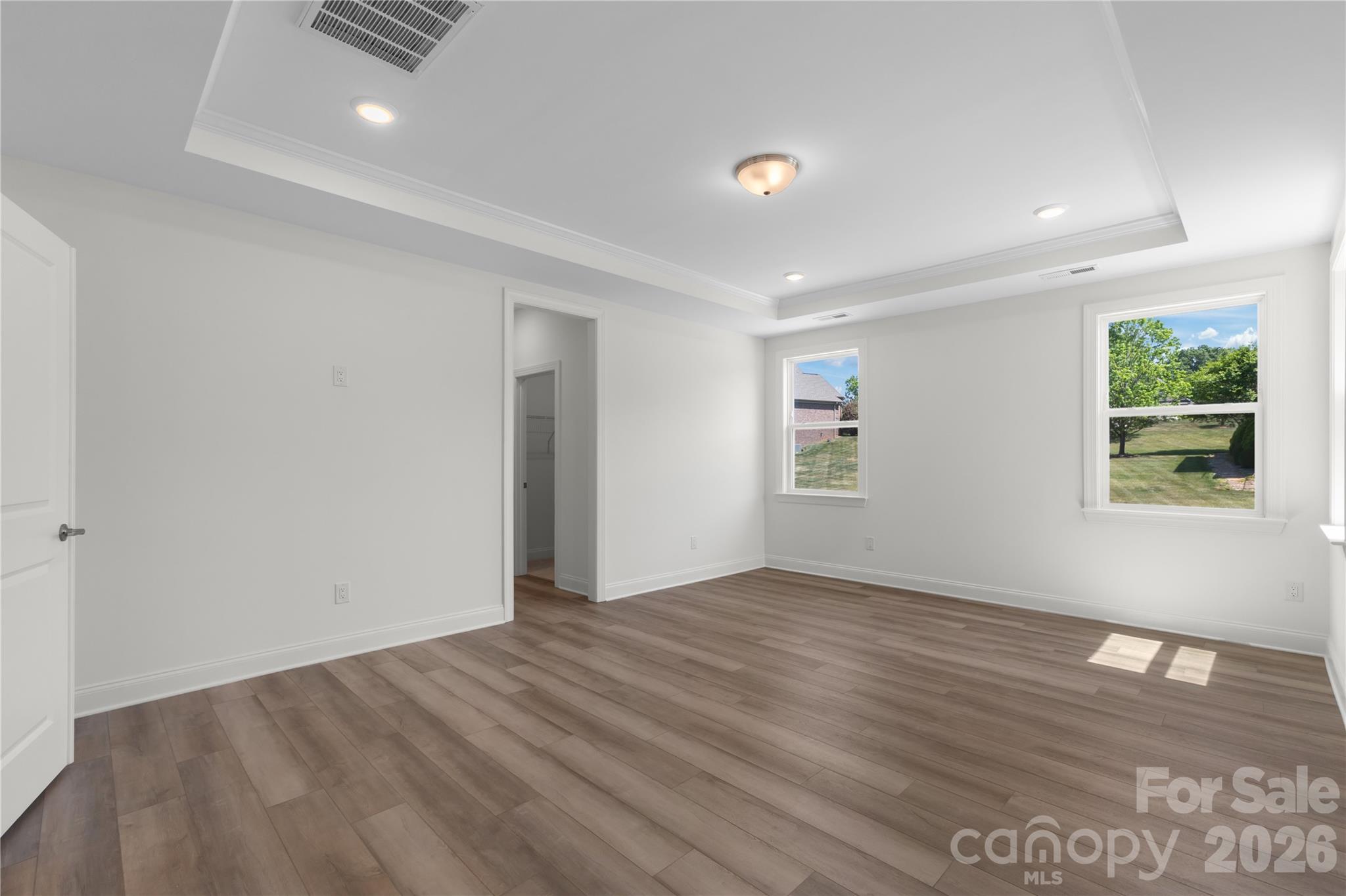 5944 Bakers Point — Hickory