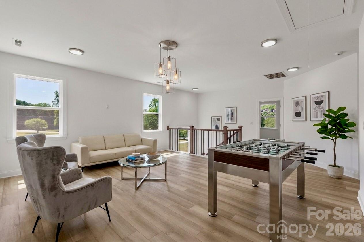 5944 Bakers Point — Hickory