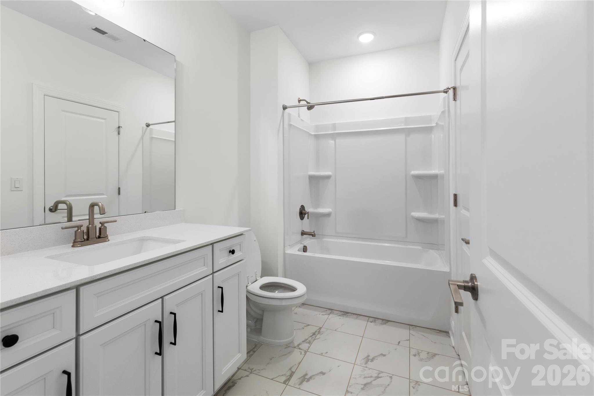 5944 Bakers Point — Hickory