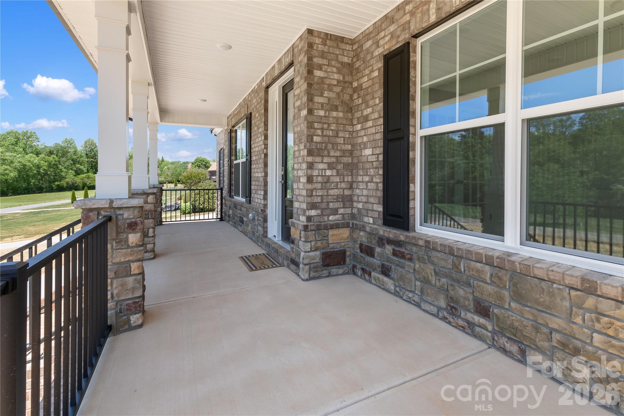 5944 Bakers Point — Hickory