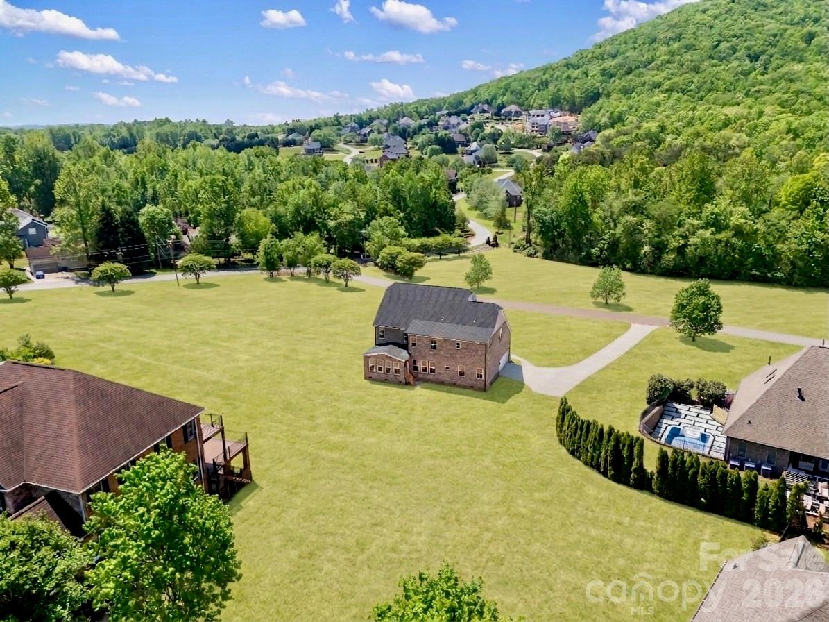 5944 Bakers Point — Hickory