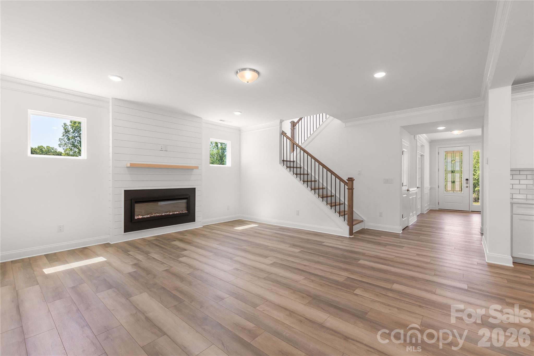 5944 Bakers Point — Hickory