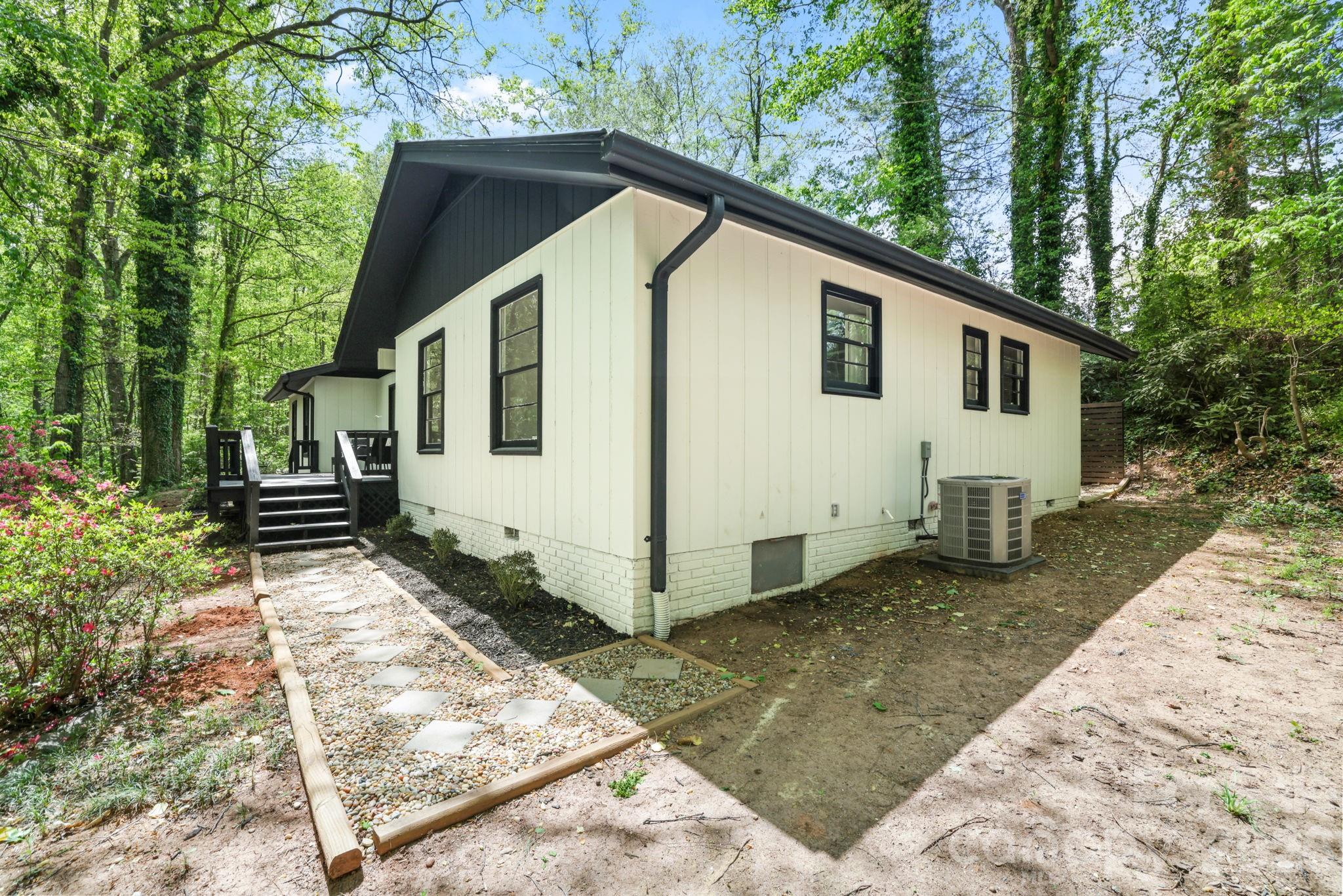 1 Virginia Lane — Cullowhee
