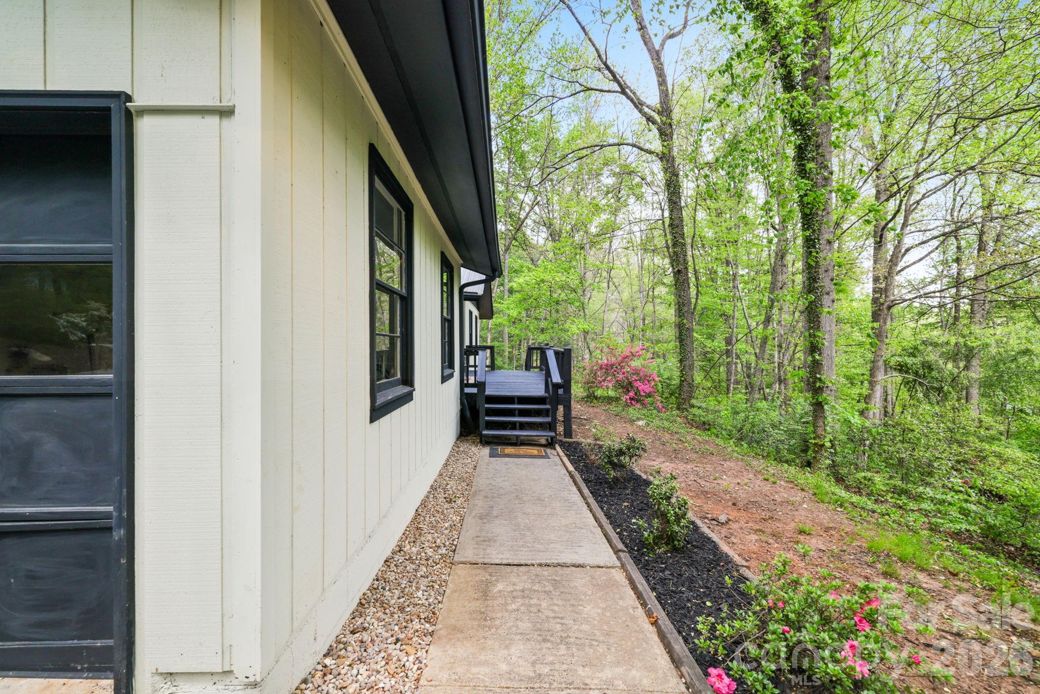 1 Virginia Lane — Cullowhee