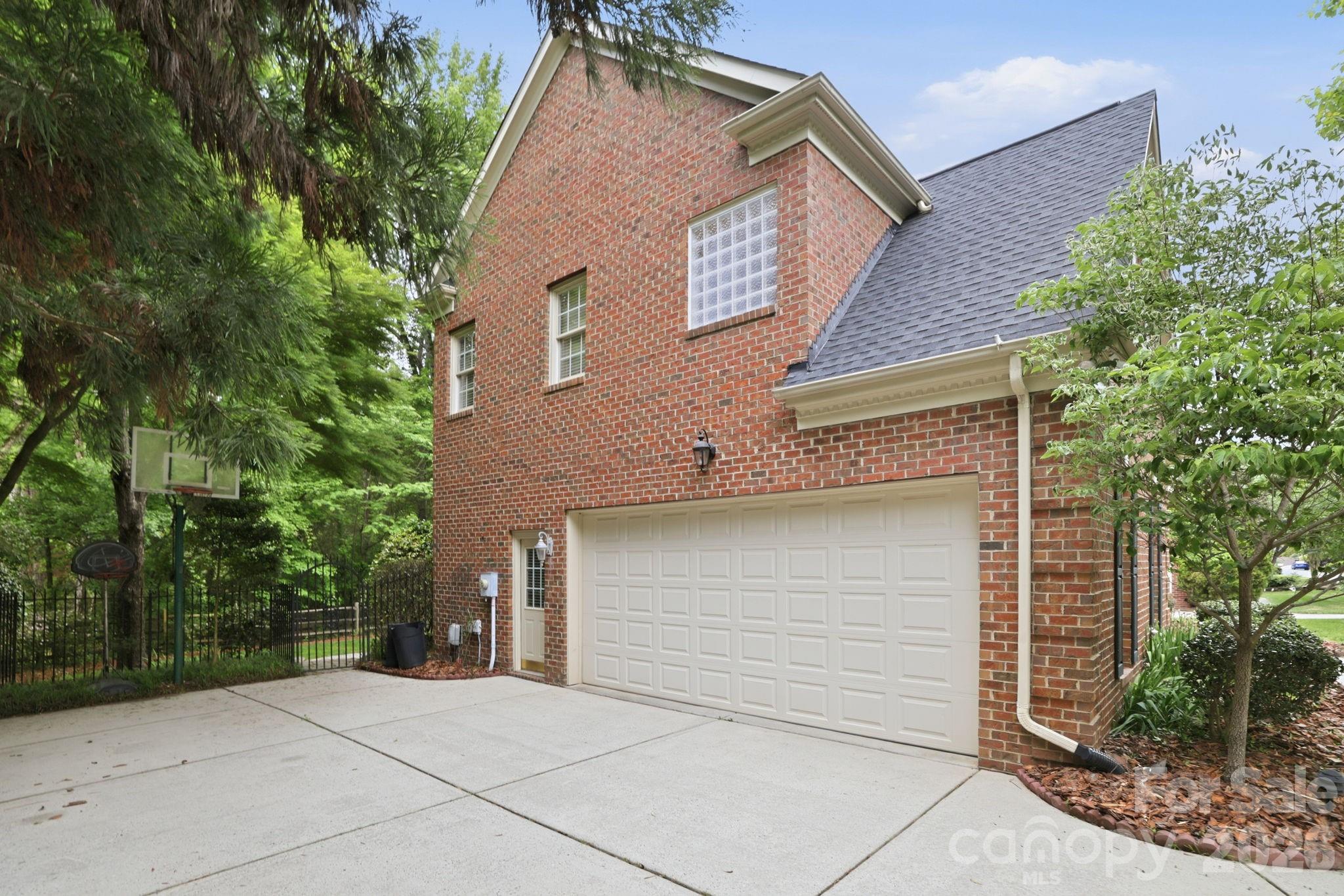 239 Sardis Pointe Road — Matthews