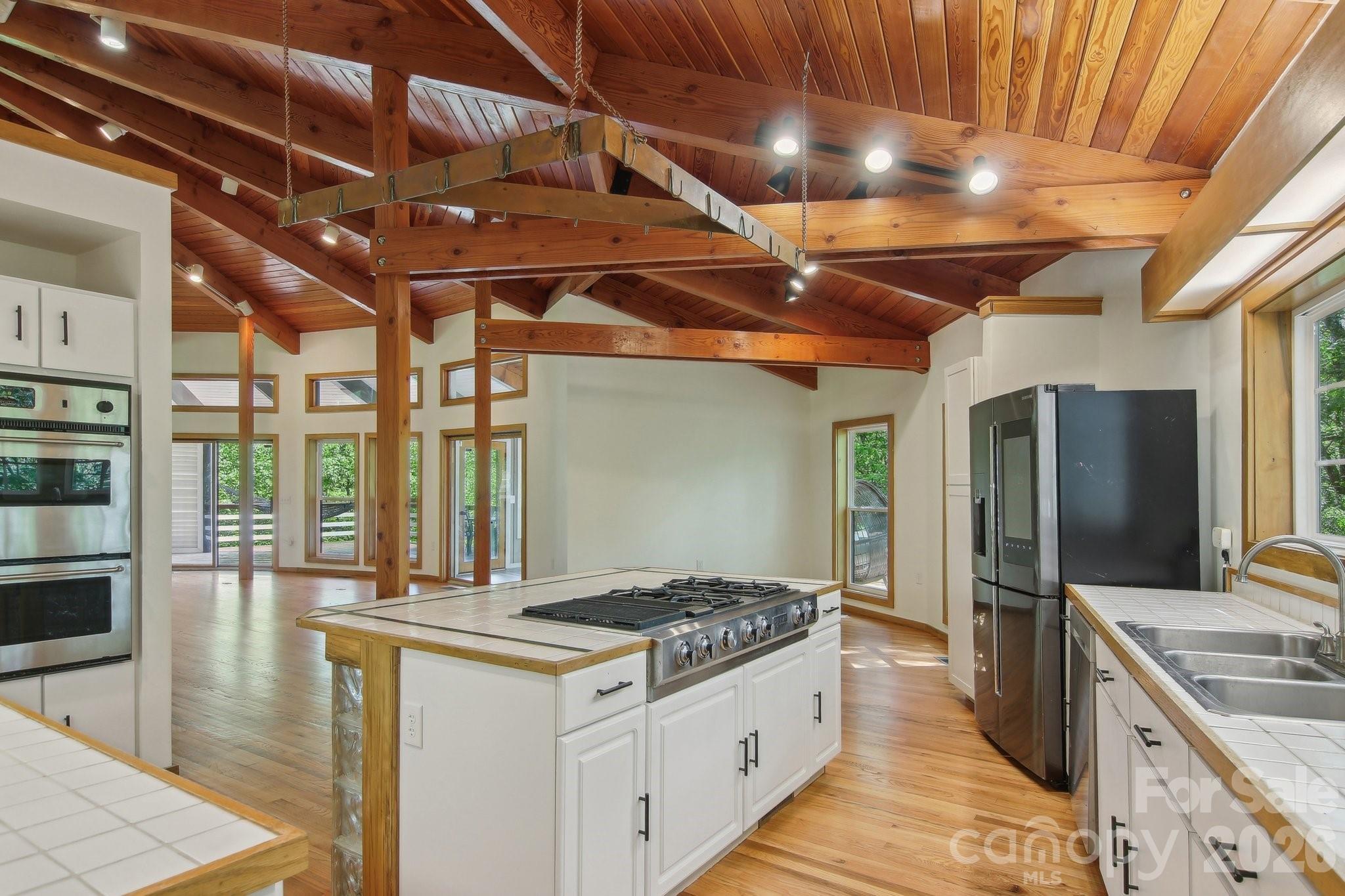 295 Dills Road — Bryson City