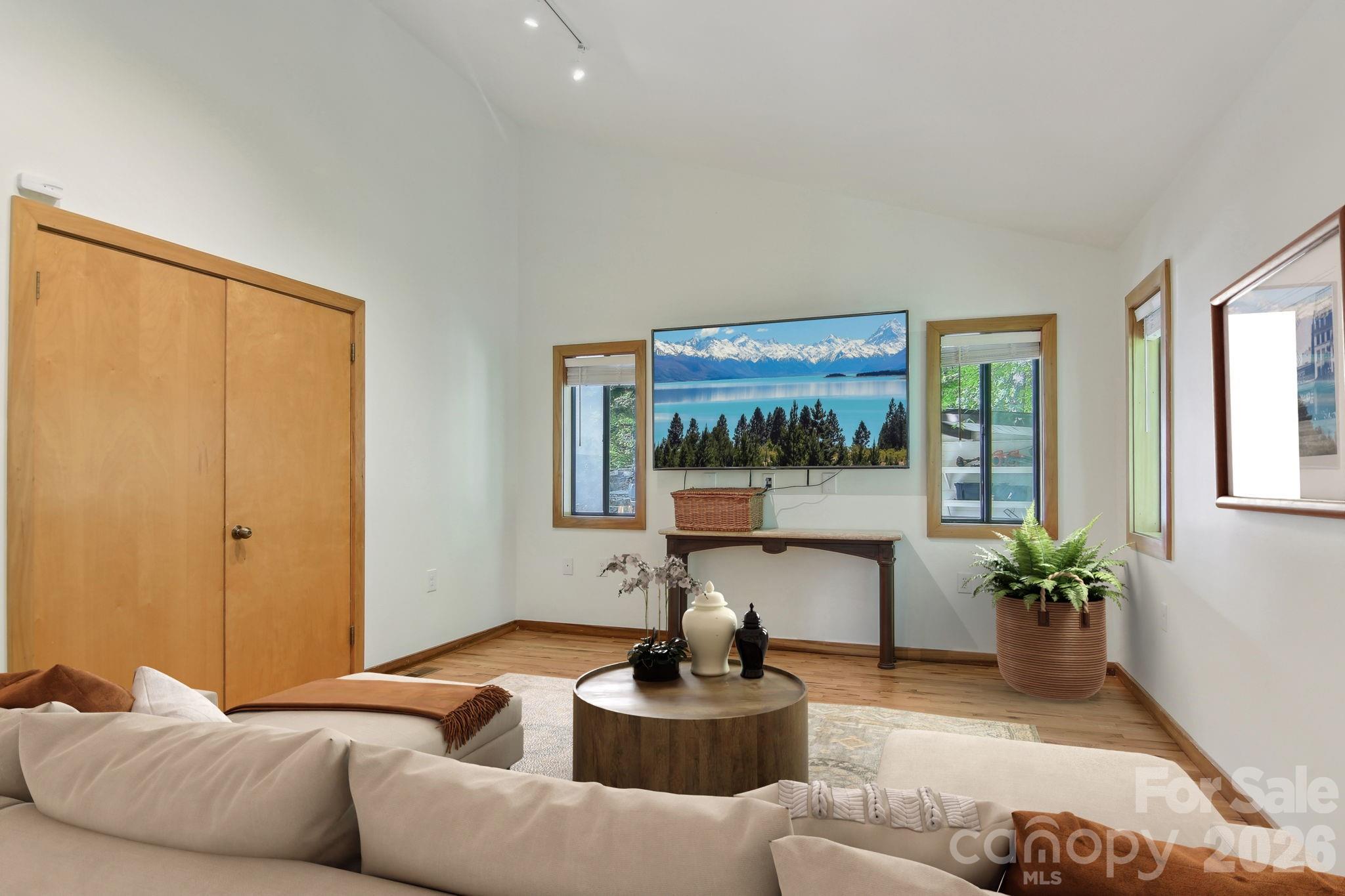 295 Dills Road — Bryson City