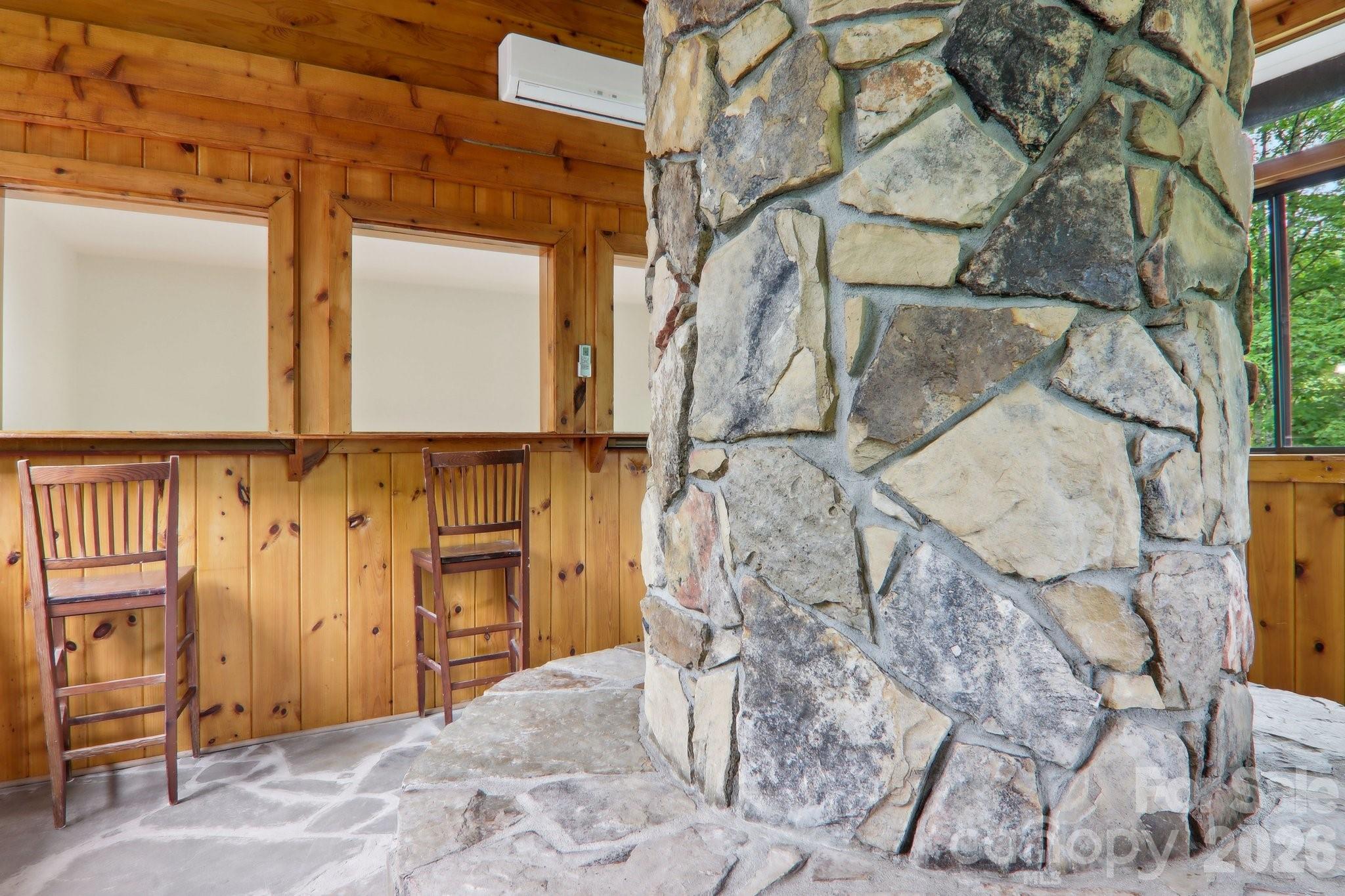 295 Dills Road — Bryson City