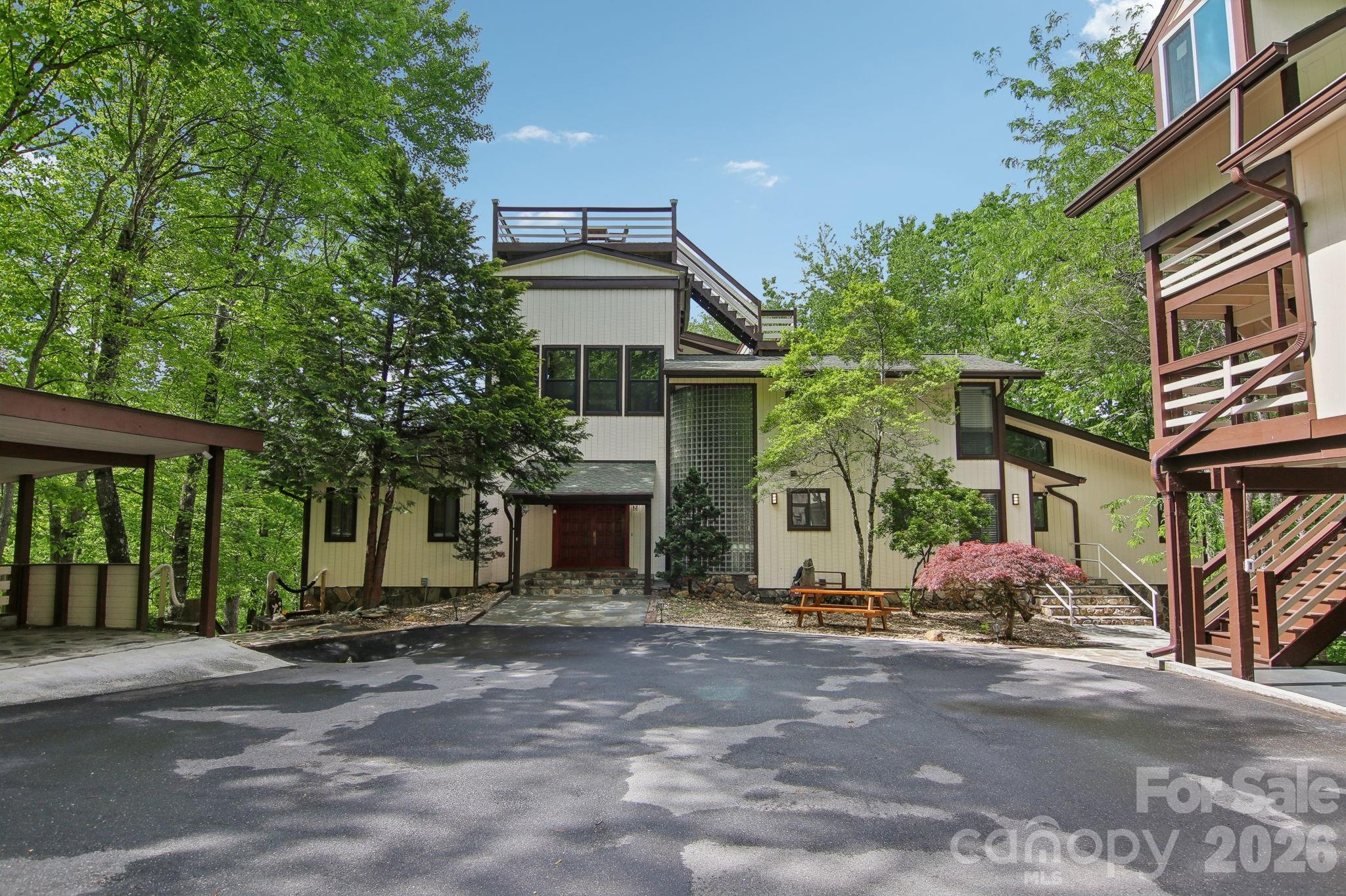 295 Dills Road — Bryson City