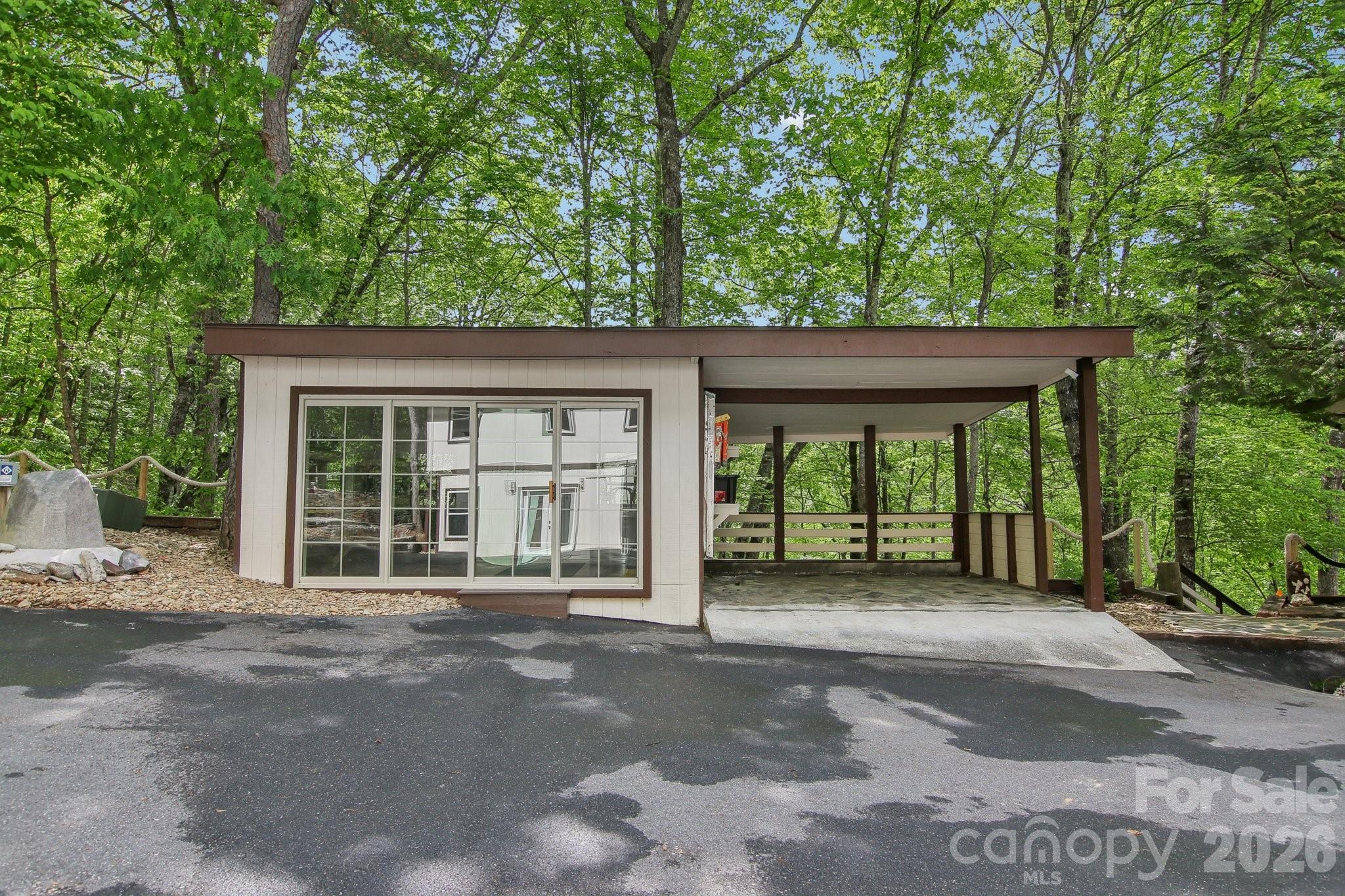 295 Dills Road — Bryson City