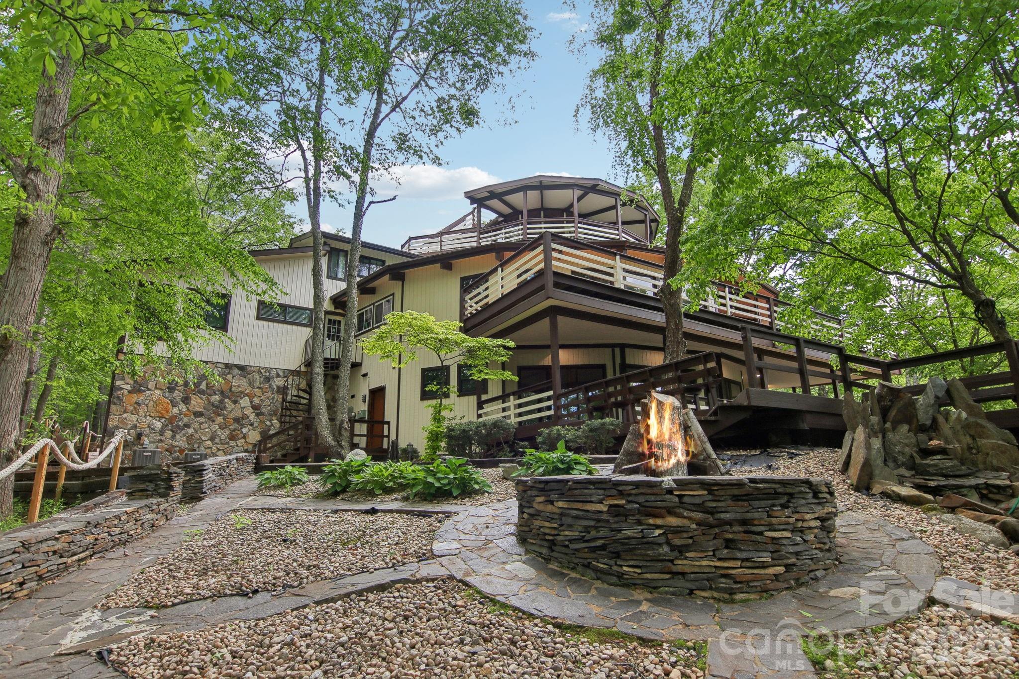 295 Dills Road — Bryson City