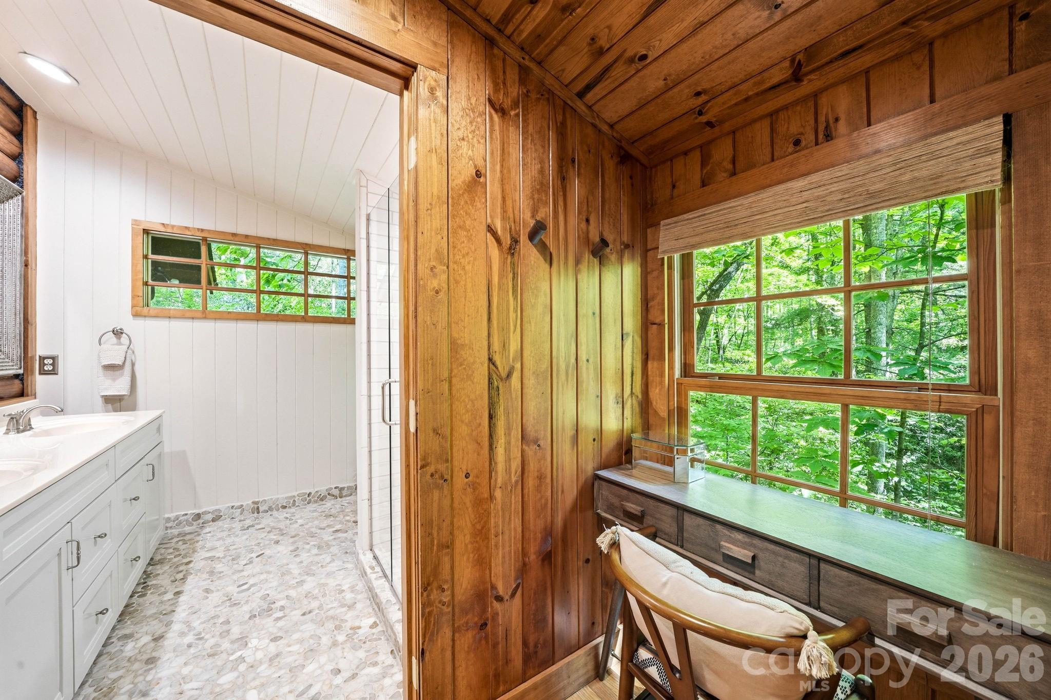 16 Shadow Brook Drive — Flat Rock