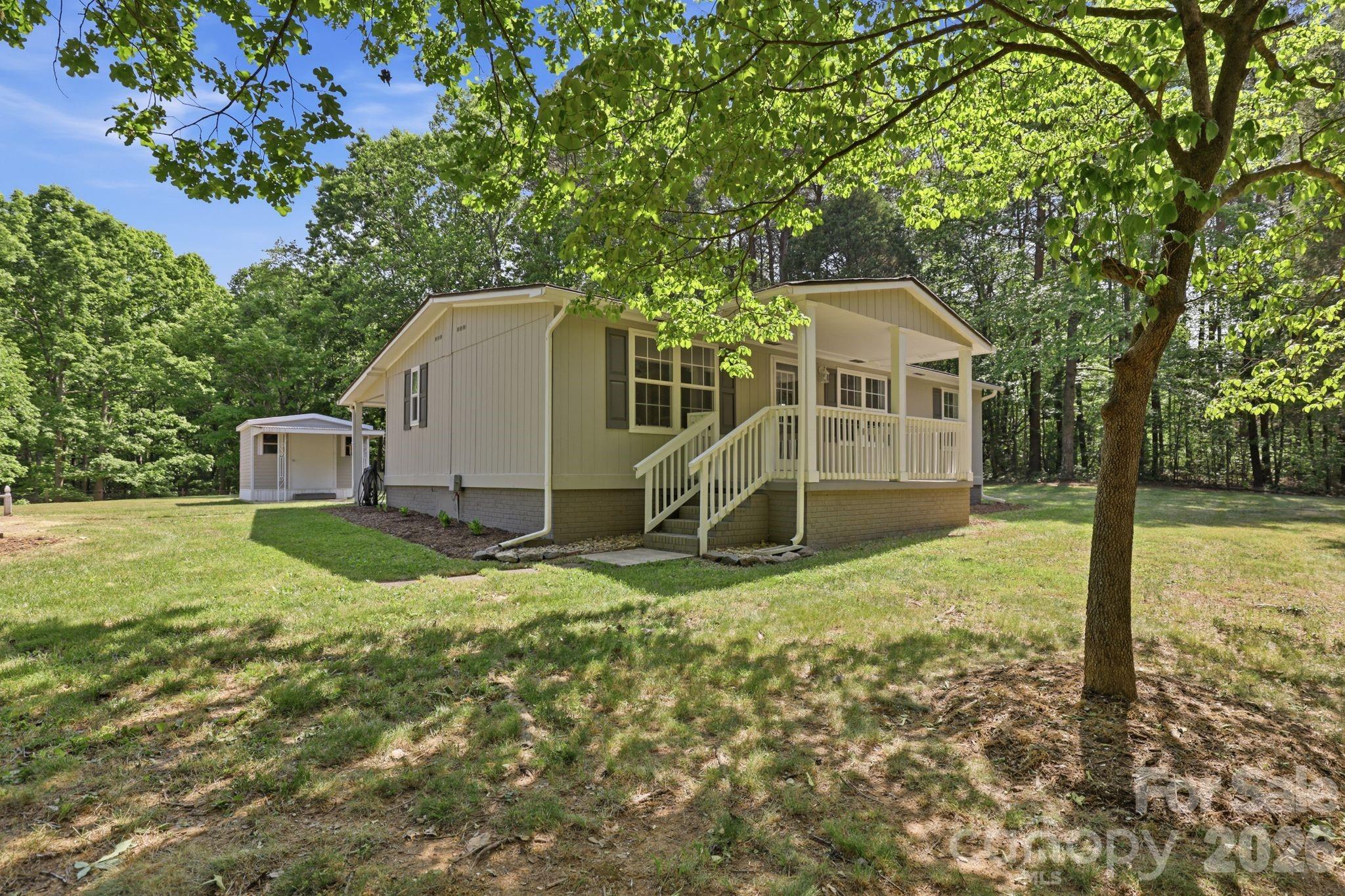136 Woodridge Lane — Mooresville