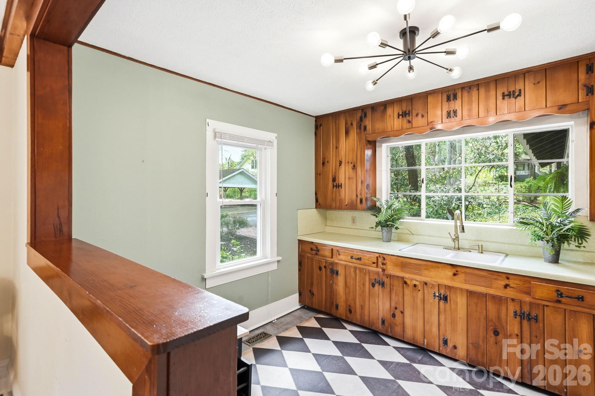 127 Erkwood Drive — Hendersonville