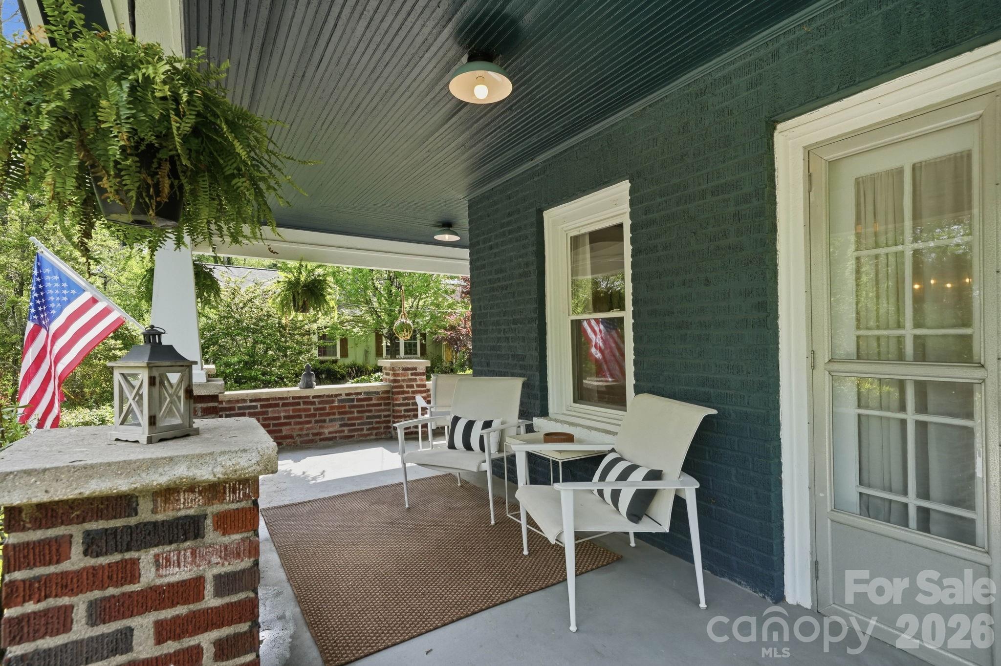 127 Erkwood Drive — Hendersonville