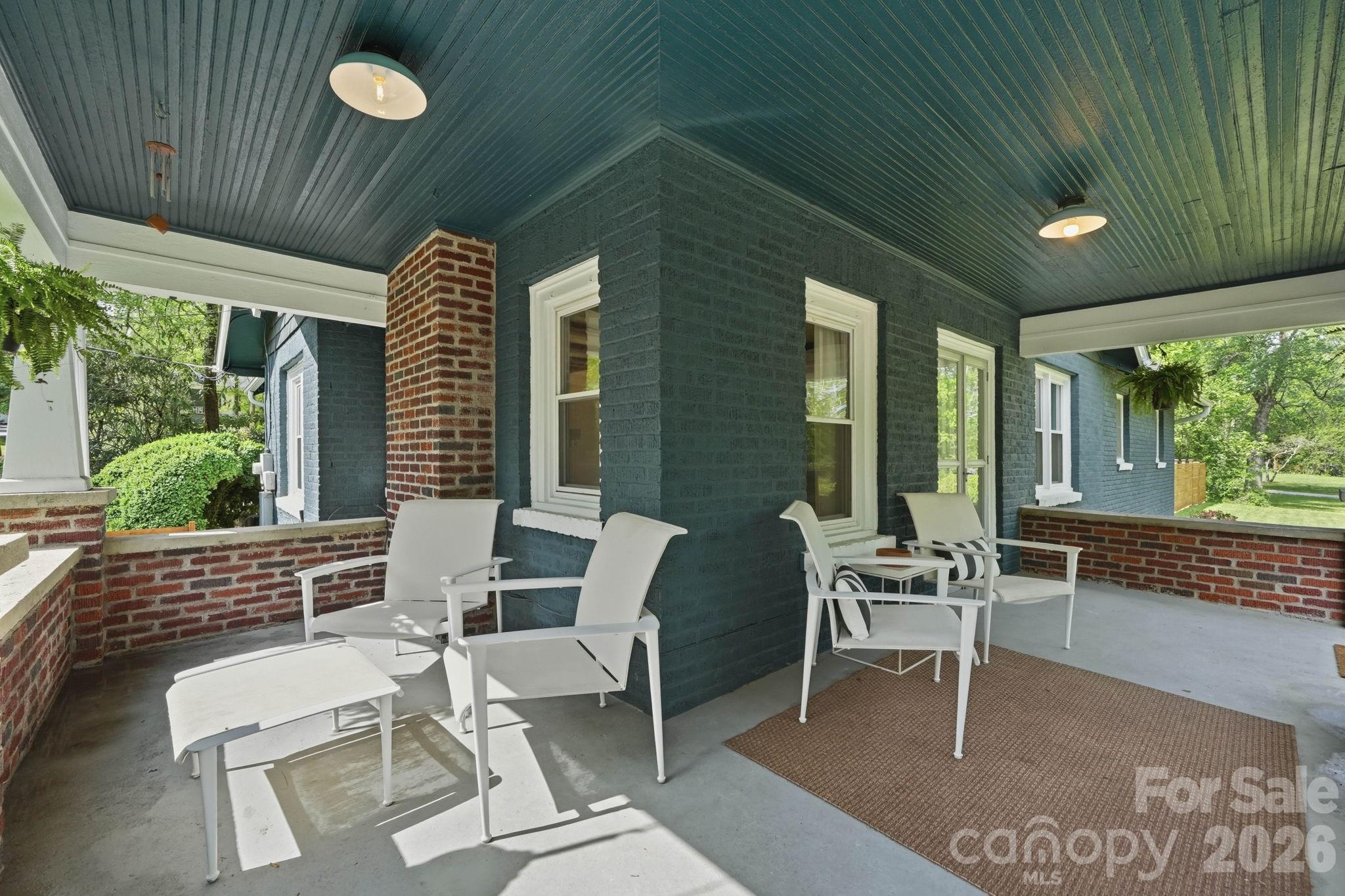 127 Erkwood Drive — Hendersonville