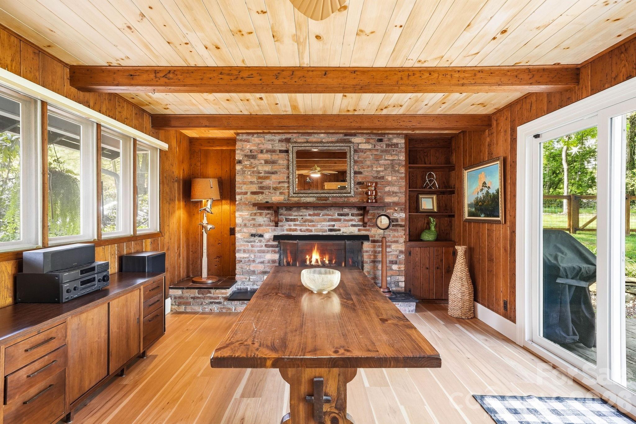 127 Erkwood Drive — Hendersonville