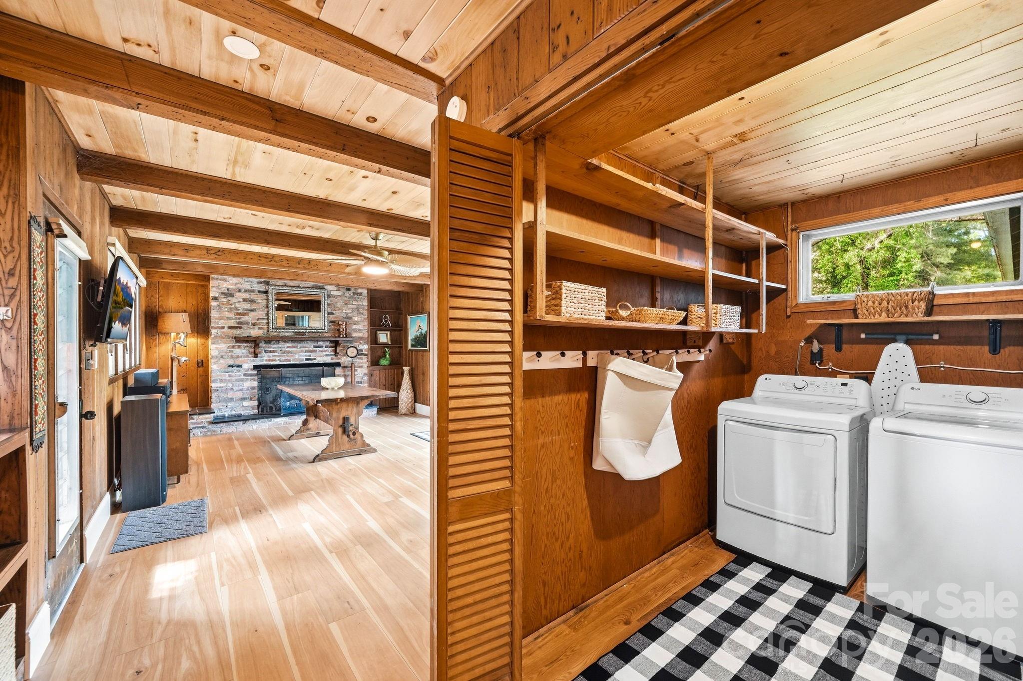 127 Erkwood Drive — Hendersonville