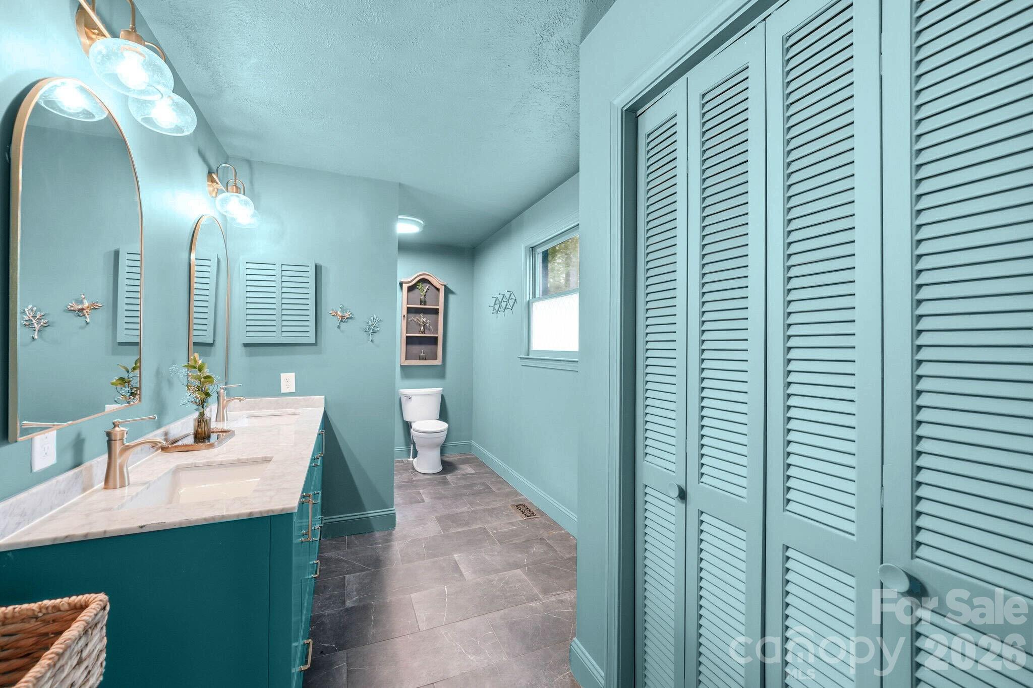 127 Erkwood Drive — Hendersonville