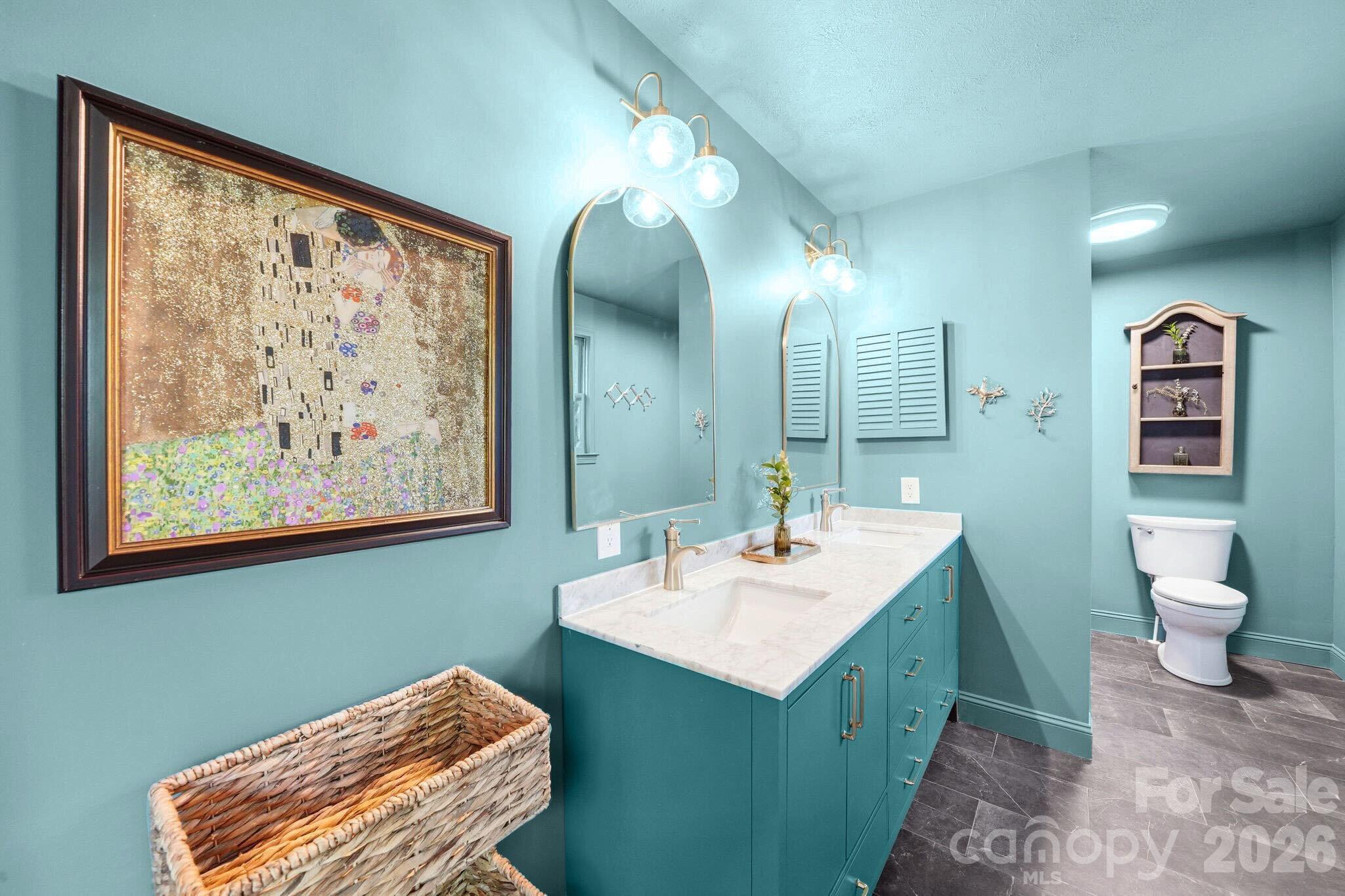 127 Erkwood Drive — Hendersonville