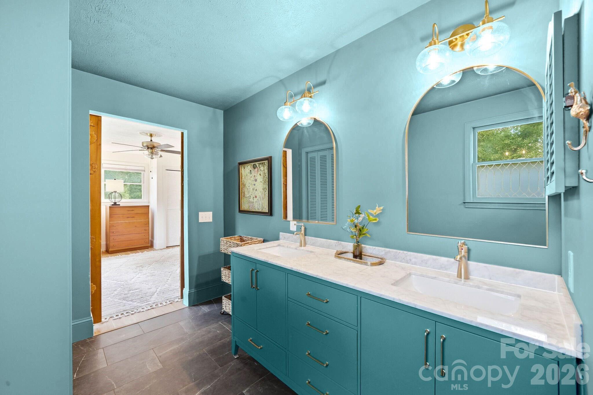 127 Erkwood Drive — Hendersonville