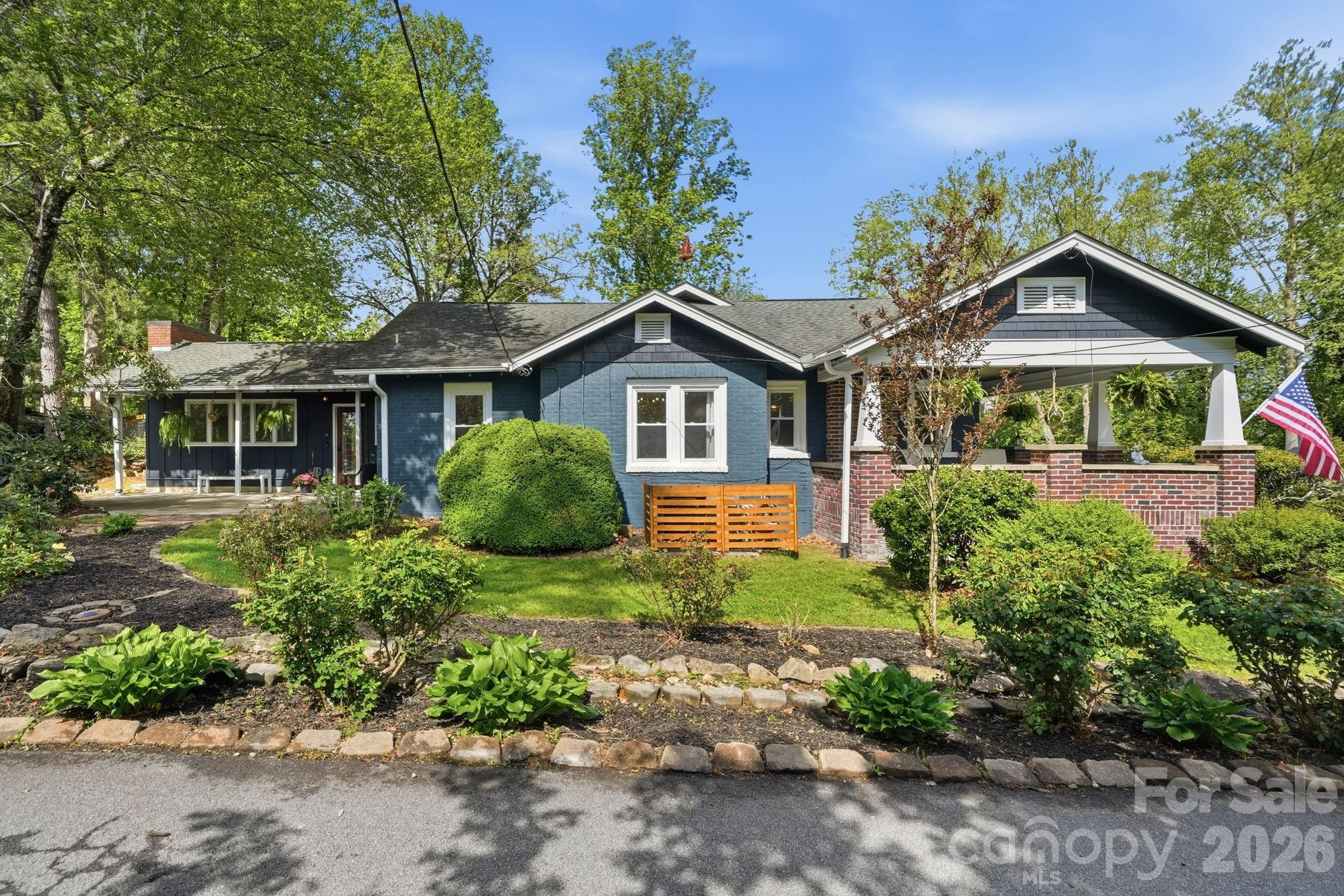 127 Erkwood Drive — Hendersonville
