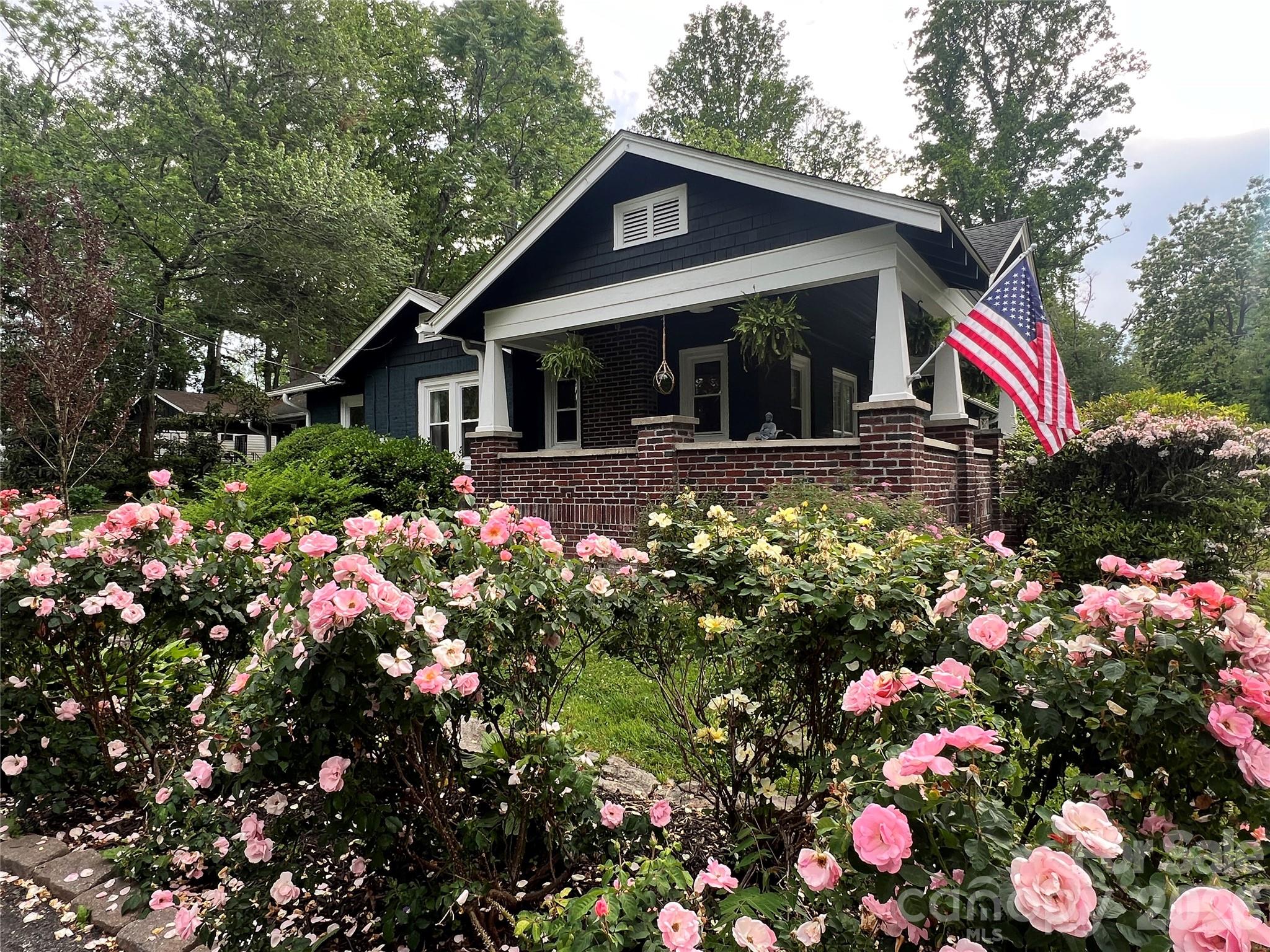 127 Erkwood Drive — Hendersonville