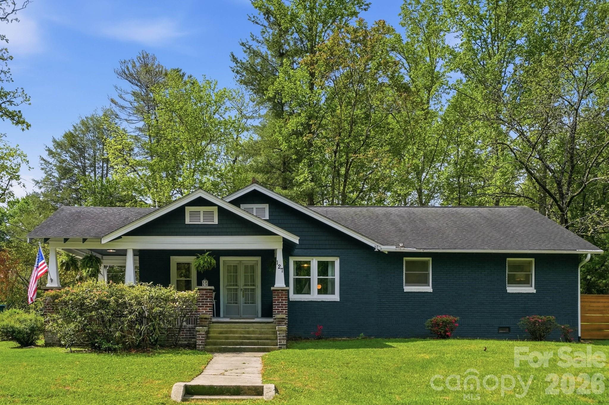 127 Erkwood Drive — Hendersonville