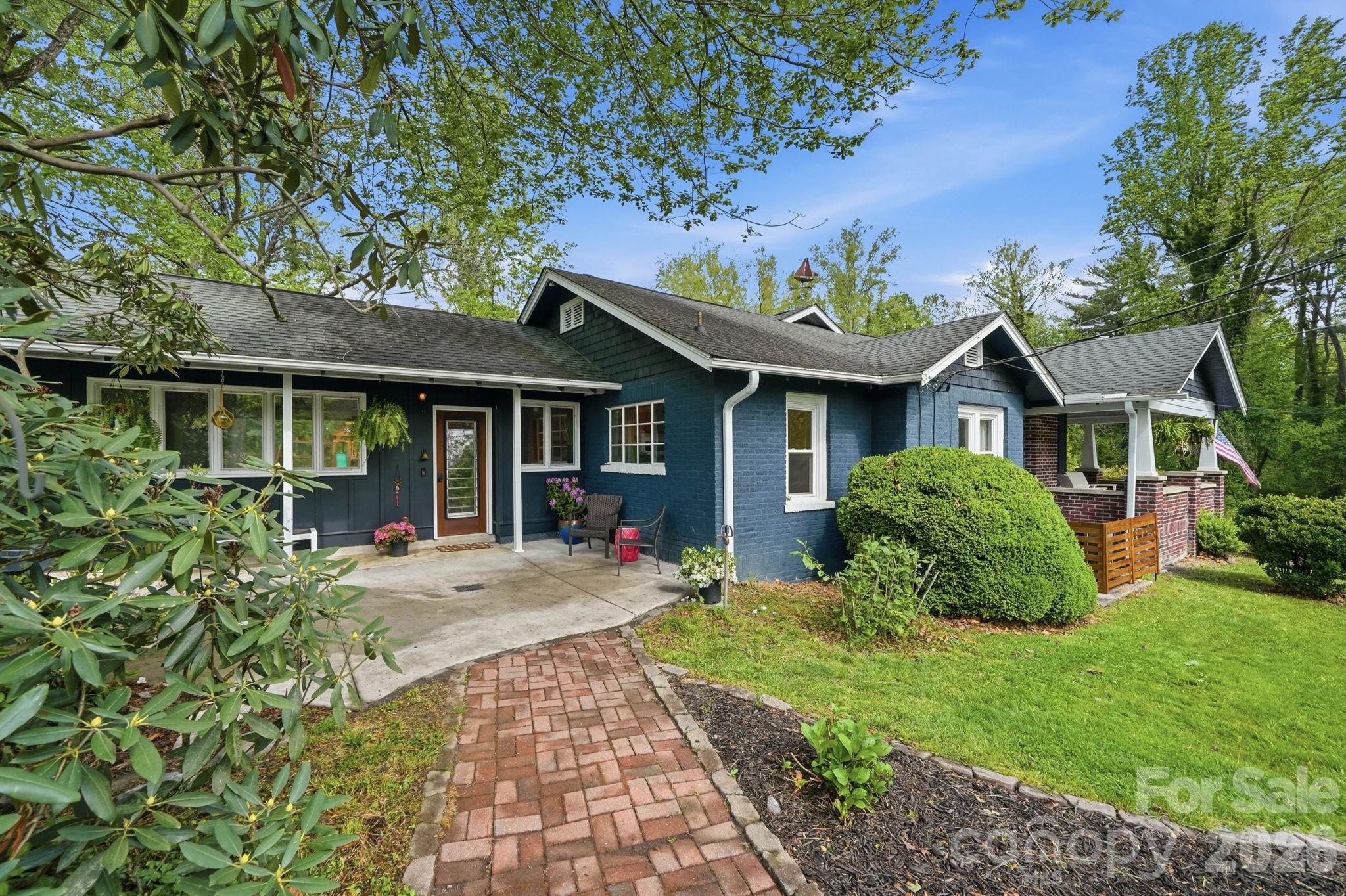 127 Erkwood Drive — Hendersonville