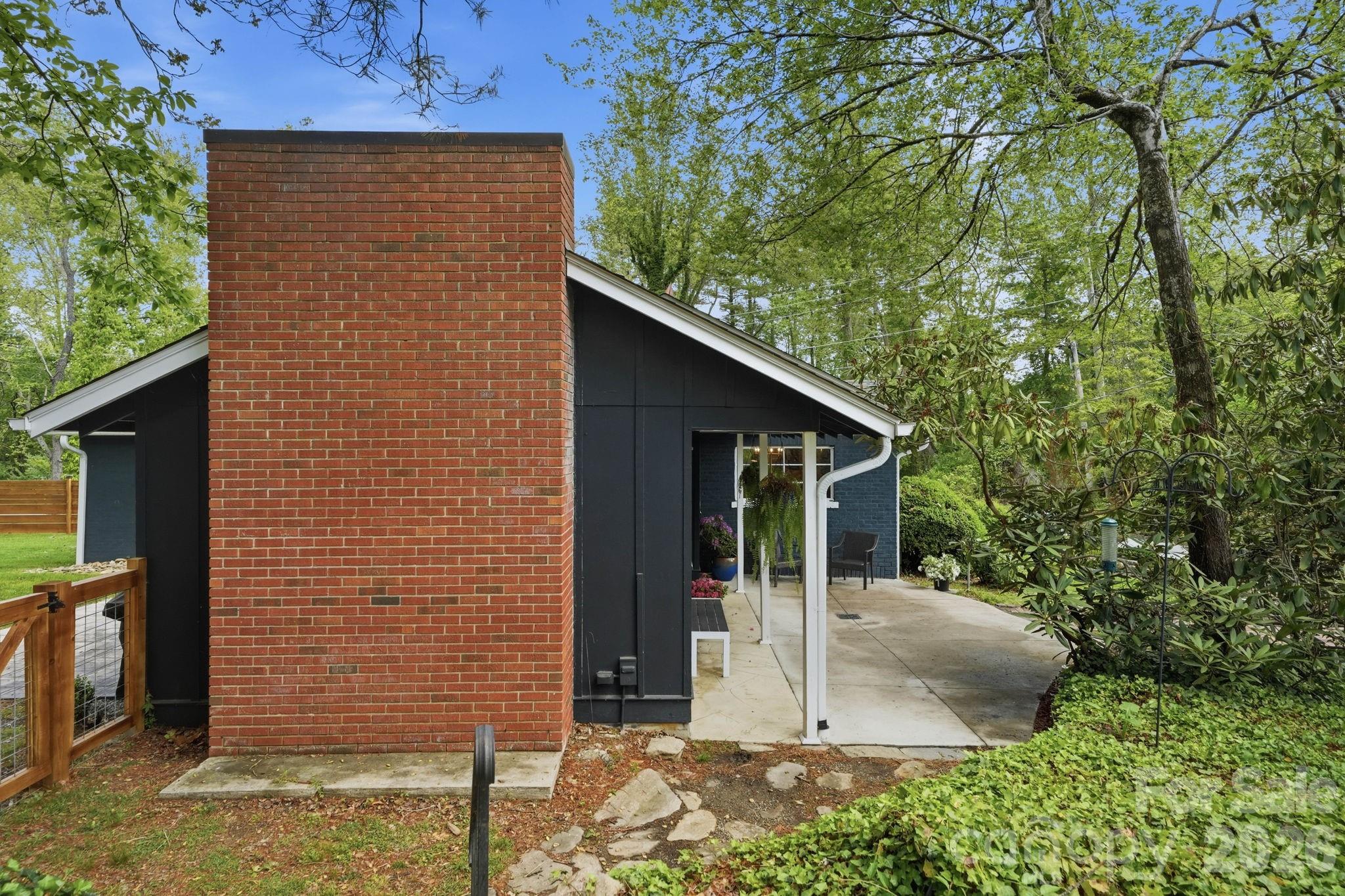127 Erkwood Drive — Hendersonville