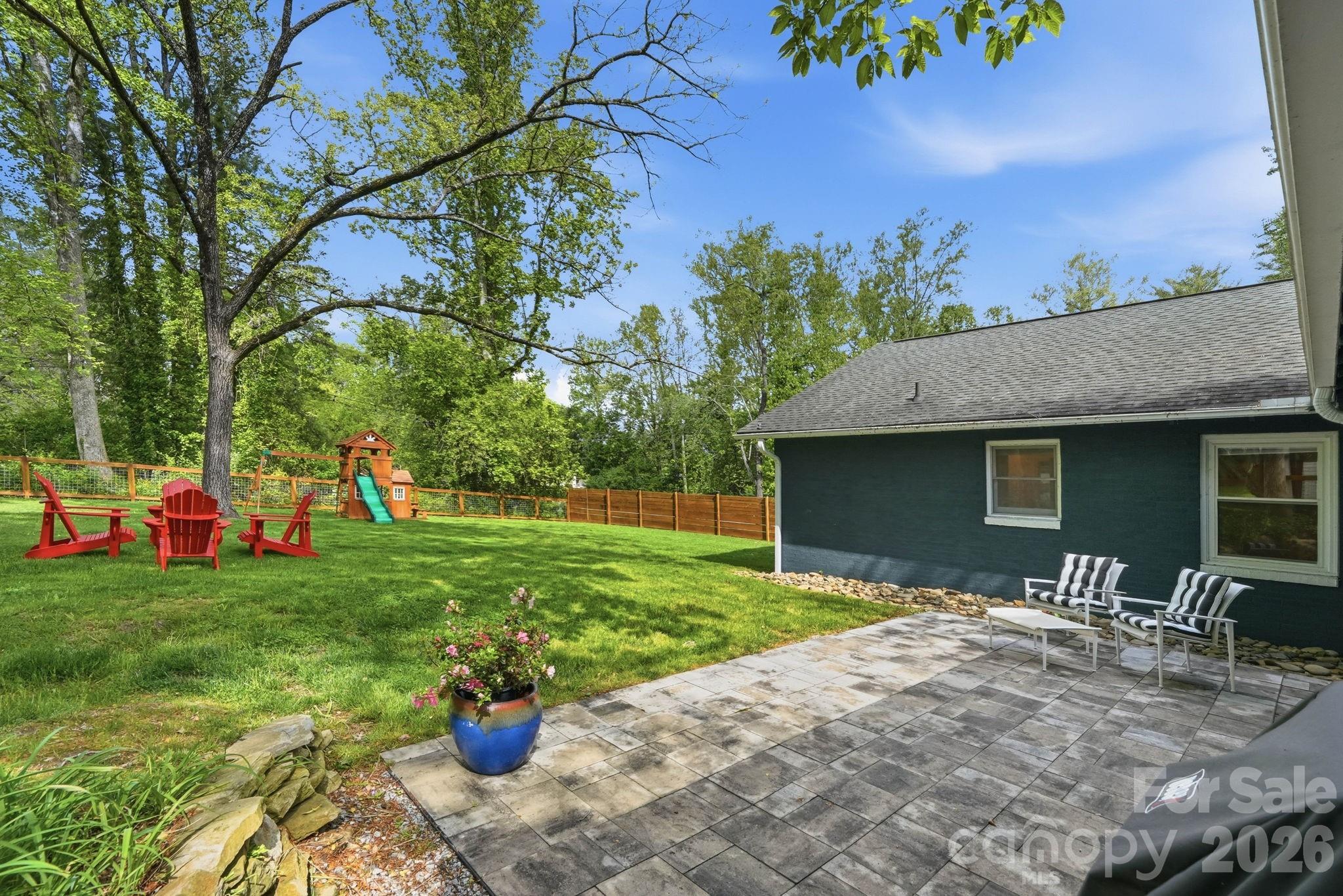 127 Erkwood Drive — Hendersonville