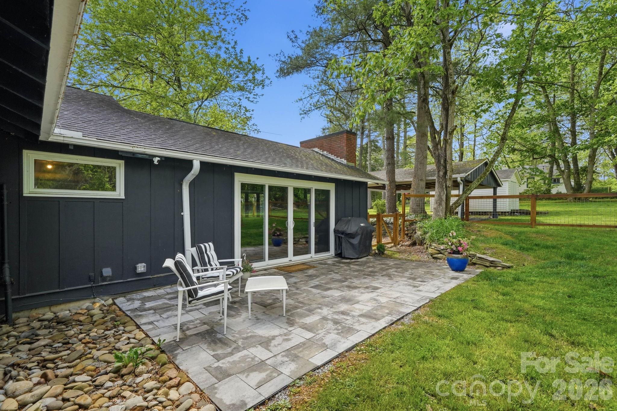 127 Erkwood Drive — Hendersonville