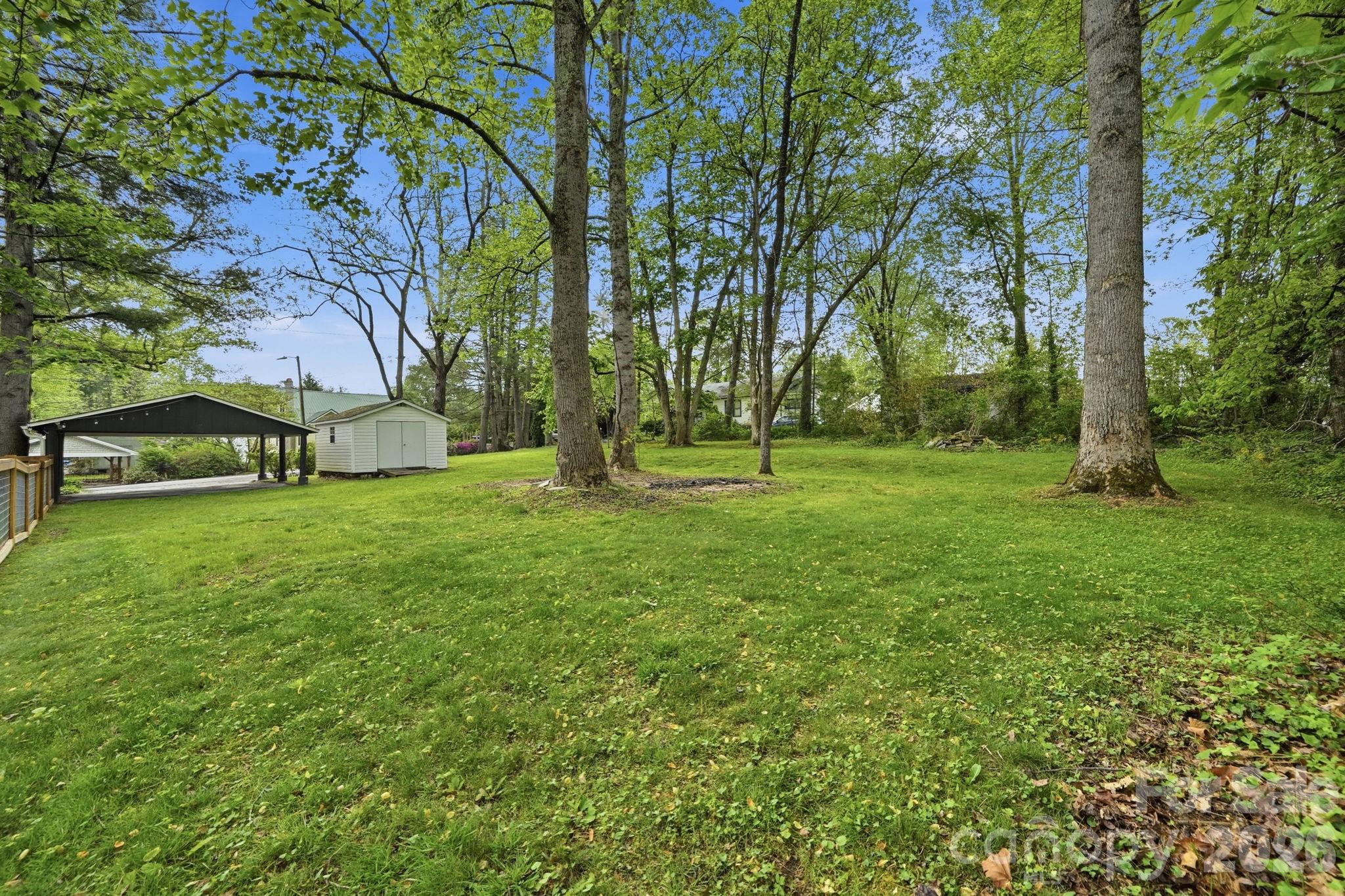 127 Erkwood Drive — Hendersonville