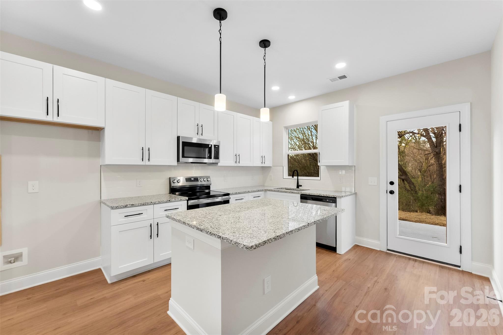 1558 7th Avenue Drive SW — Hickory