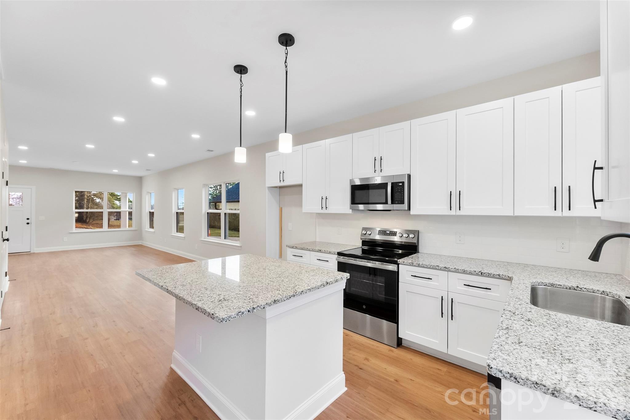 1558 7th Avenue Drive SW — Hickory