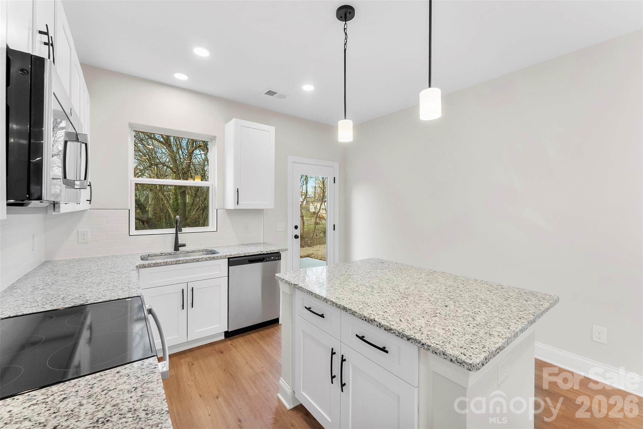 1558 7th Avenue Drive SW — Hickory