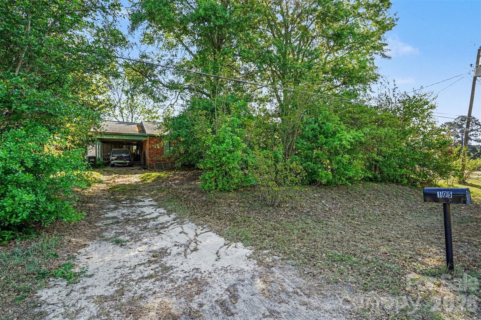 105 W Temple Avenue — Rockingham