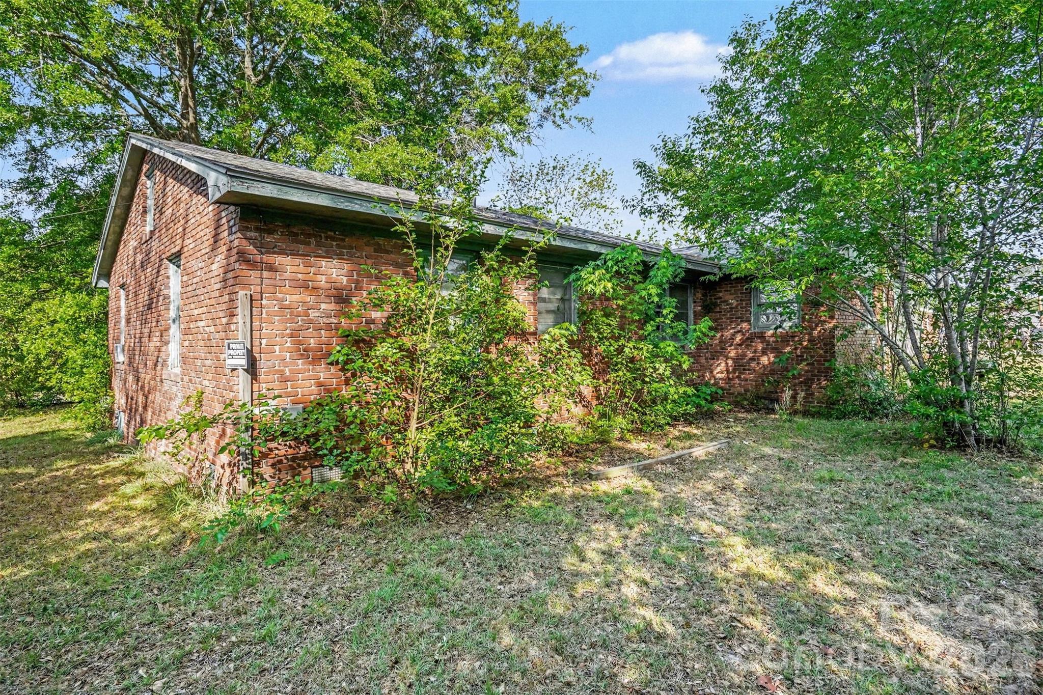 105 W Temple Avenue — Rockingham
