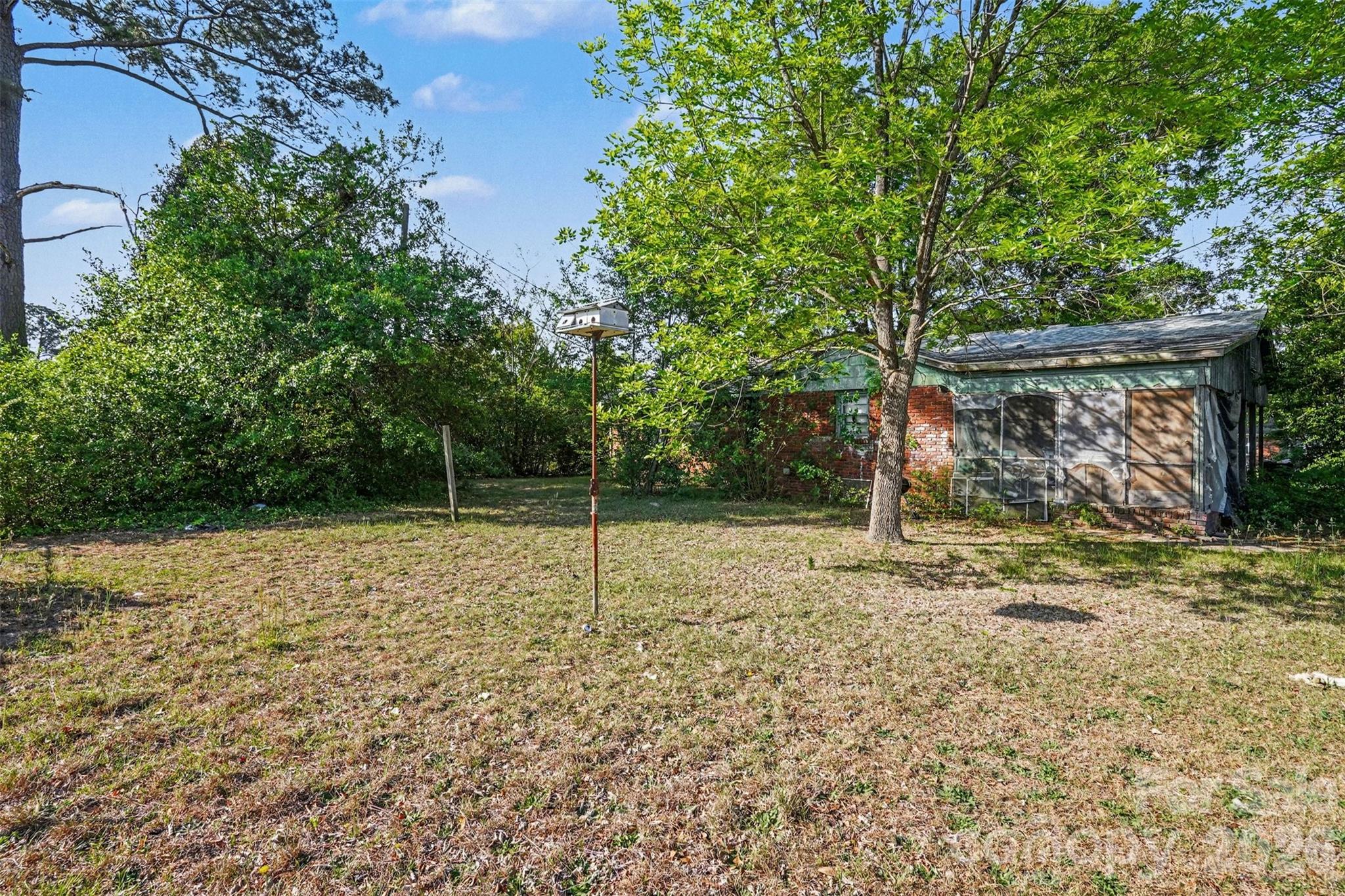 105 W Temple Avenue — Rockingham