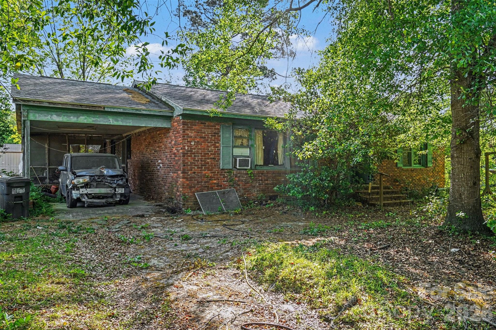 105 W Temple Avenue — Rockingham