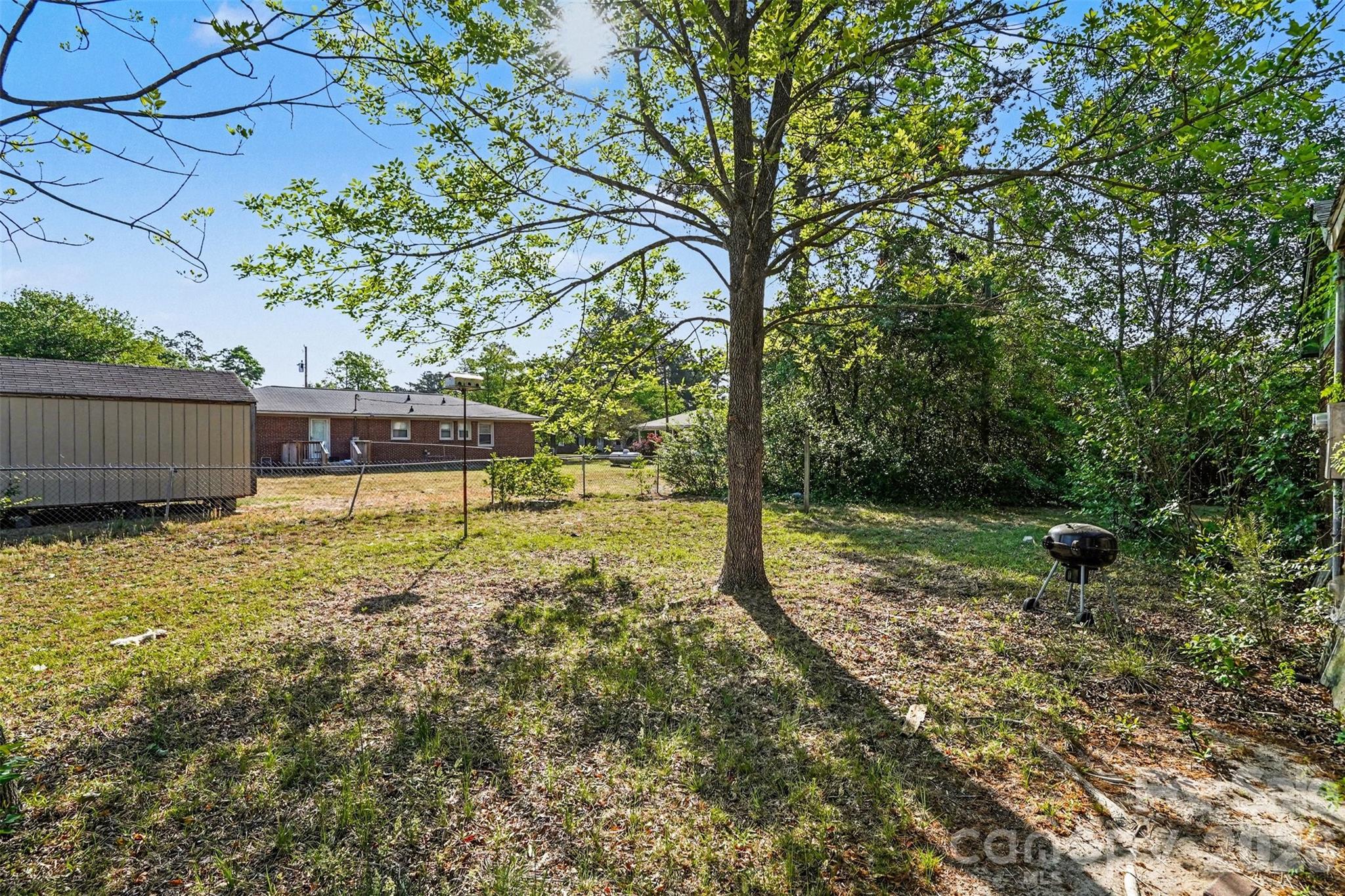 105 W Temple Avenue — Rockingham