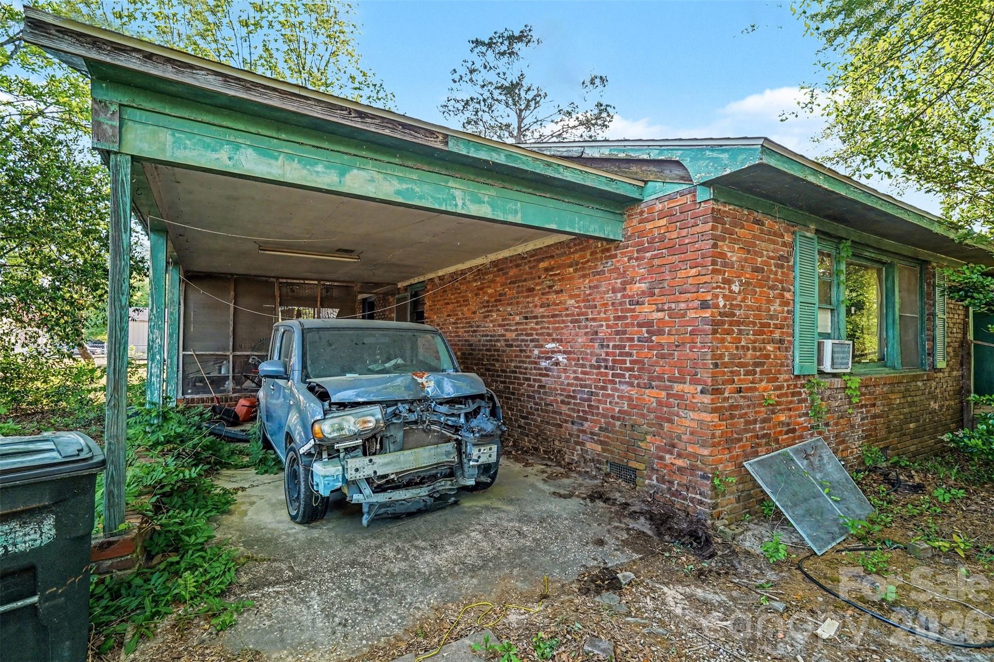 105 W Temple Avenue — Rockingham