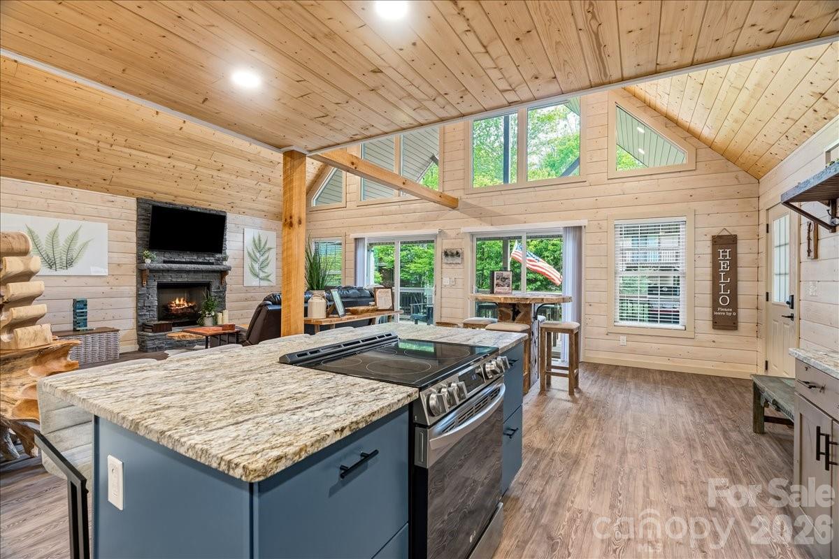 33 Indian Trace Road — Maggie Valley