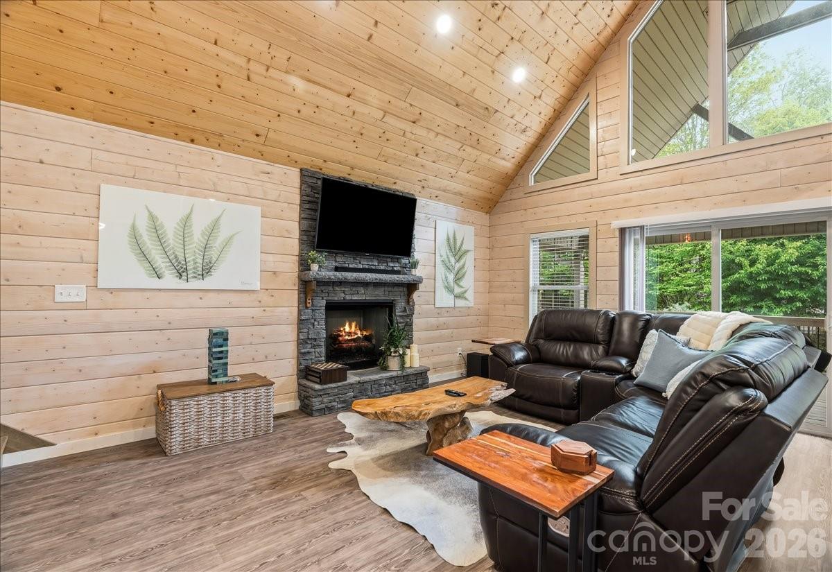 33 Indian Trace Road — Maggie Valley