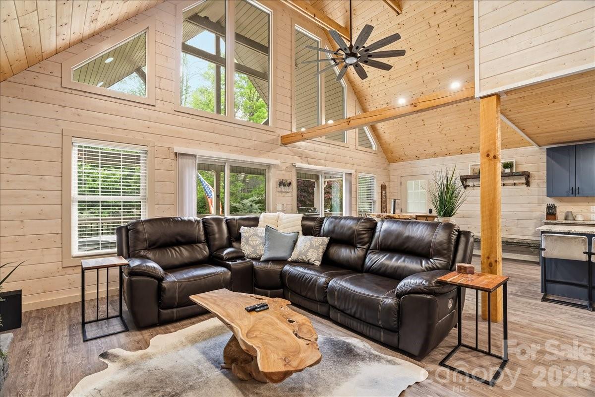 33 Indian Trace Road — Maggie Valley